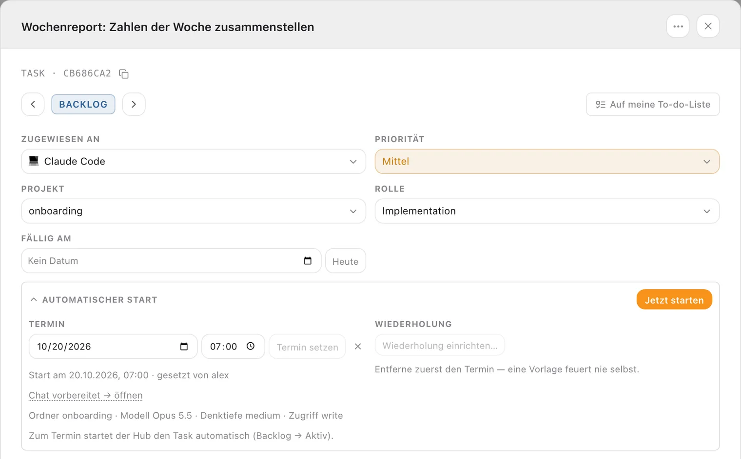 Task-Detail eines Wochenreports mit aufgeklapptem Block „Automatischer Start“: gesetzter Termin, Knopf „Jetzt starten“ und der vorbereitete Chat mit Ordner, Modell, Denktiefe und Zugriff